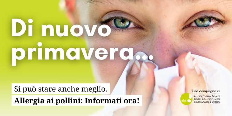 Oggetto della campagna: una bambina soffre di allergia al polline e starnutisce in un fazzoletto.