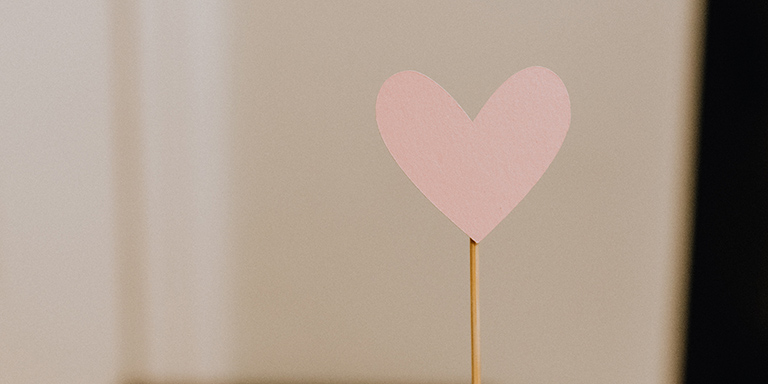 Cœur rose en papier