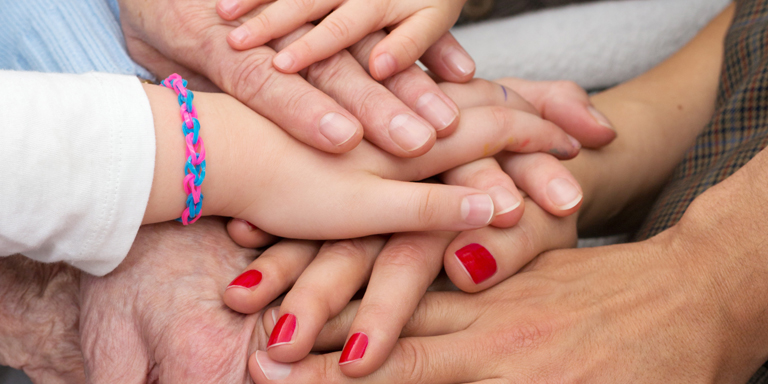 Symbolic image: hands resting on each other