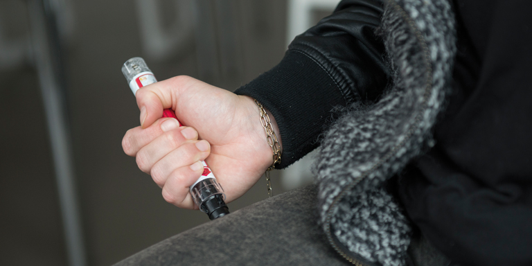 Emergency situation: Use of the adrenaline ready injection on the thigh.