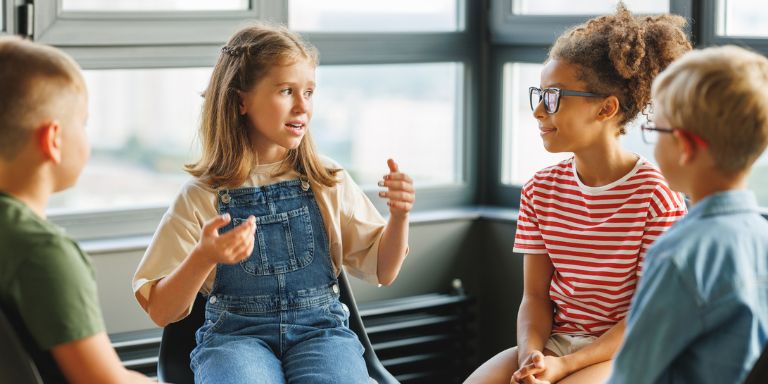 Vue d'un cours avec une série de participants.