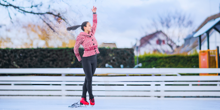 Die ehemalige Profi-Eiskunstläuferin Sarah van Berkel auf dem Eis