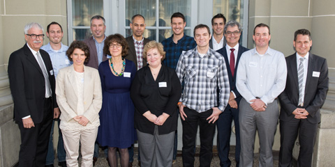 Die Prämierten: (Reihe hinten) Jury-Präsident und Geschäftsführer Dr. Georg Schäppi